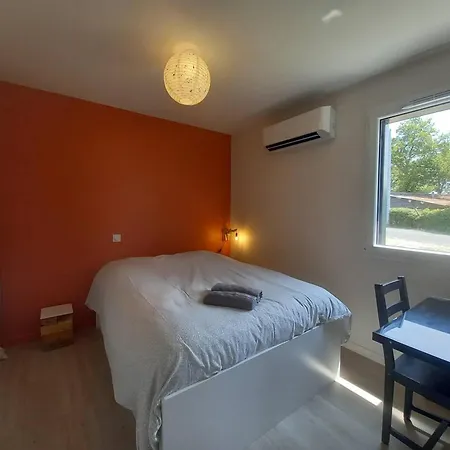 Collonges, Eco-container Pmr Avec Climatisation Et Parking Prive - Fr-1-828-13 Ferienhaus Souillac