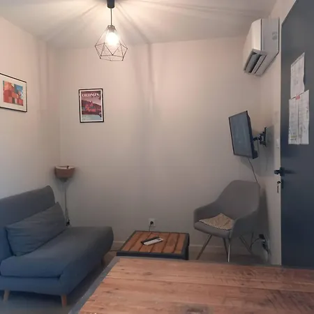 펜션 Collonges, Eco-container Pmr Avec Climatisation Et Parking Prive - Fr-1-828-13 *