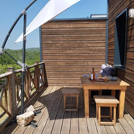 Collonges, Eco-container Pmr Avec Climatisation Et Parking Prive - Fr-1-828-13 Holiday home Souillac