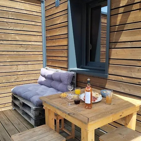 Collonges, Eco-container Pmr Avec Climatisation Et Parking Prive - Fr-1-828-13
